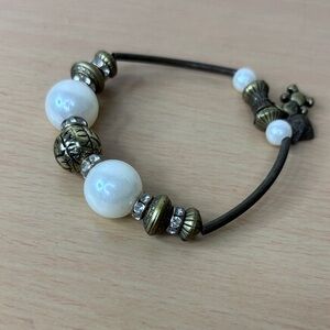 White Pearl and Antiqued Gold Bead Bracelet